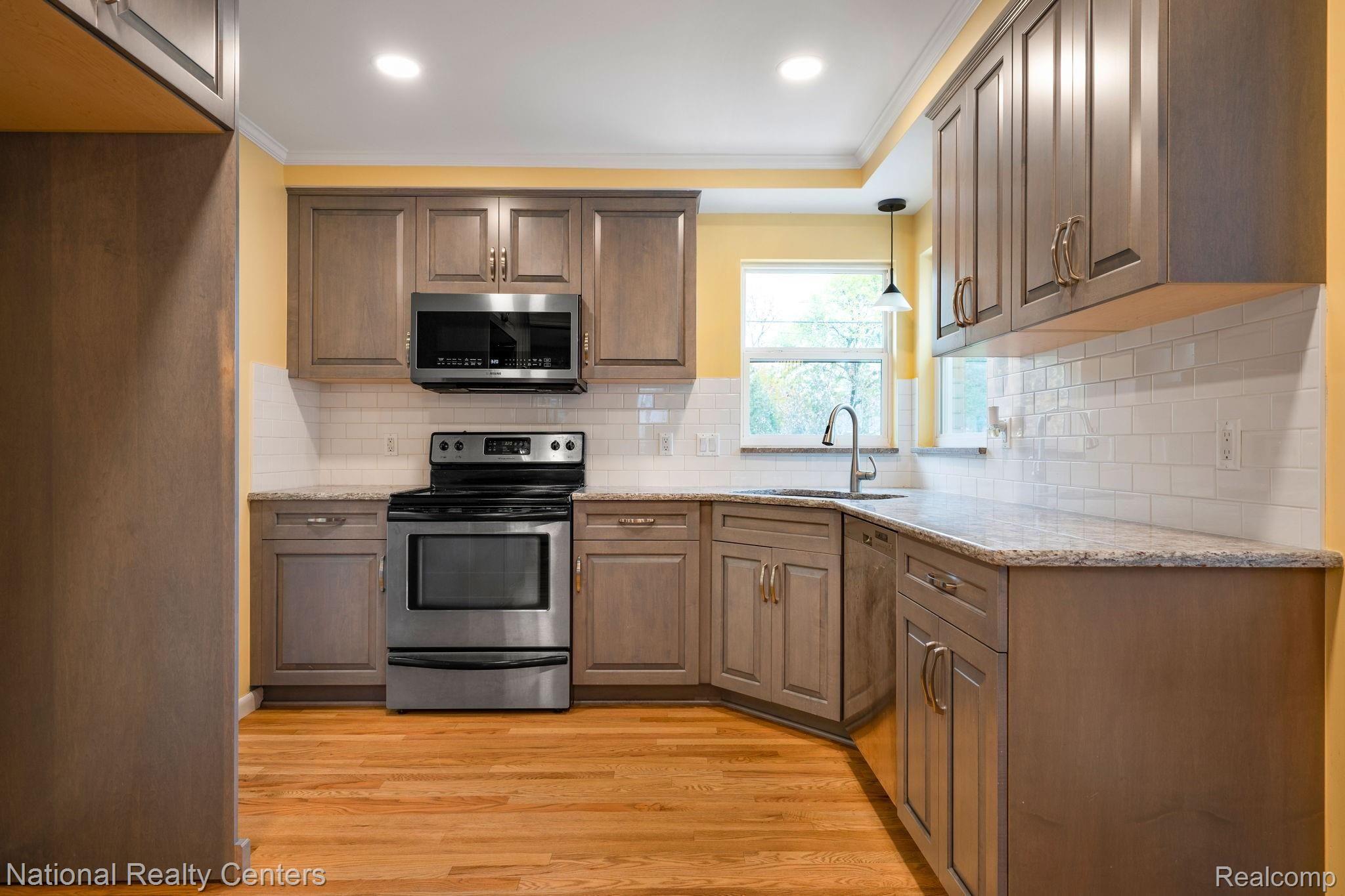 30864 Ridgeway Drive Farmington, MI 48334 - Photo 14 of 35 14-web-or-mls-30864-Ridgeway-Dr-14.jpg