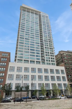 $350,000 | 701 South Wells Street, Unit 1804, Chicago, IL 60607