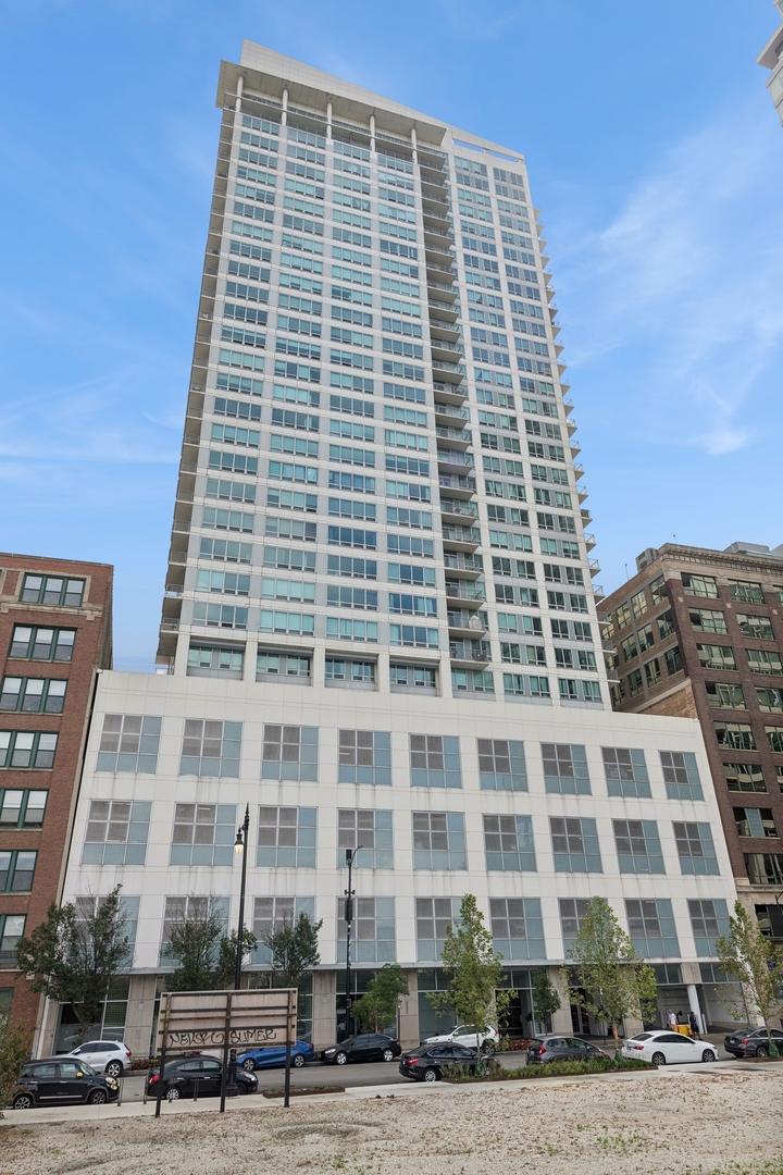 701 South Wells Street, Unit 1804 Chicago, IL 60607 - Photo 1 of 20