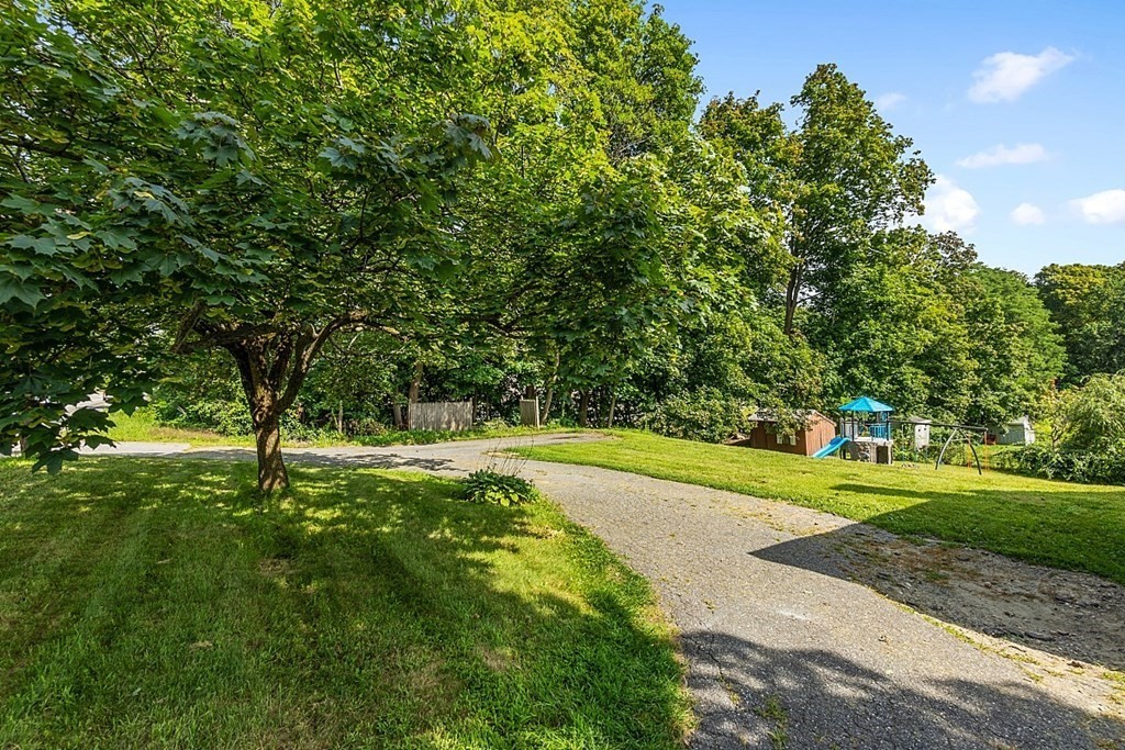 197 North Road Chelmsford, MA 01824 - Photo 3 of 40