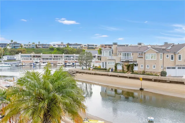 $12,750 | 325 Grand Canal, Newport Beach, CA 92662