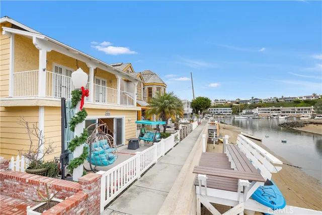 $12,750 | 325 Grand Canal, Newport Beach, CA 92662
