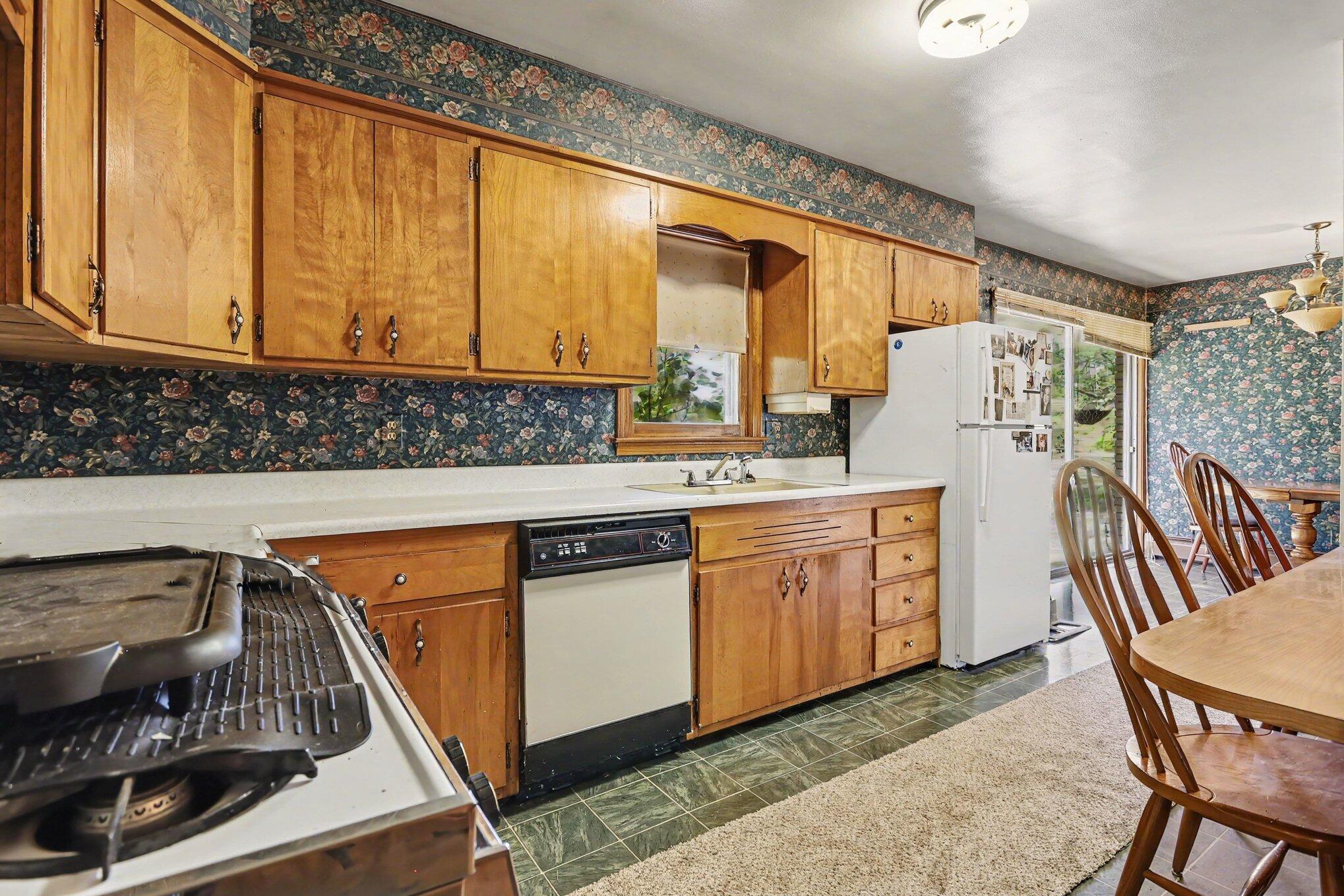 1664 Thomson Road Niles, MI 49120 - Photo 11 of 37 004_file_1901