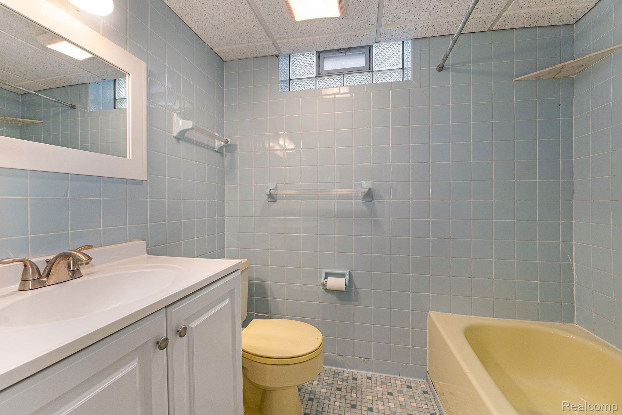 1700 Prestwick Road Grosse Pointe, MI 48236 - Photo 31 of 35 Gallery Image 31
