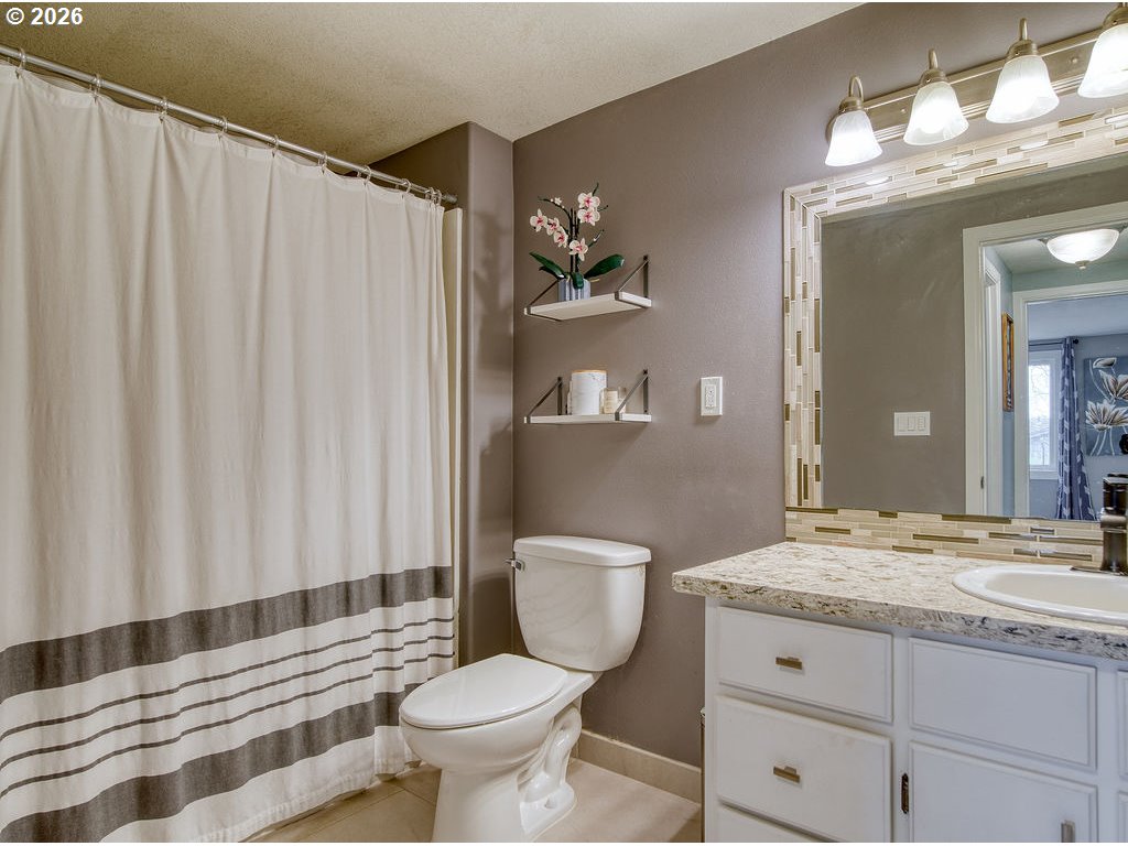 1045 Umatilla Street St. Helens, OR 97051 - Photo 19 of 43 a bathroom with a toilet a sink and a mirror