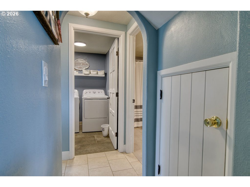 1045 Umatilla Street St. Helens, OR 97051 - Photo 22 of 43 a view of a bathroom