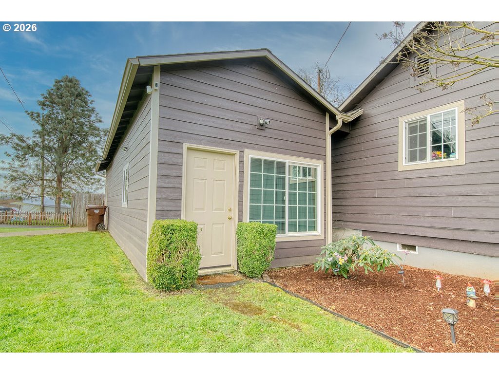 1045 Umatilla Street St. Helens, OR 97051 - Photo 6 of 43 a front view of a house with garden