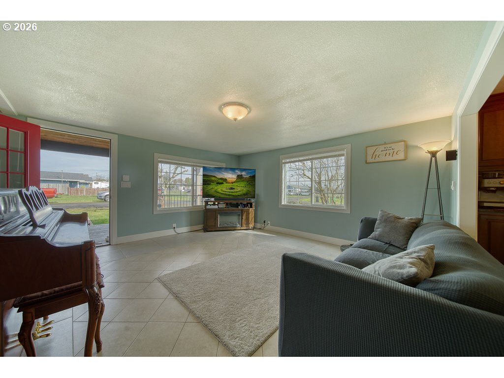1045 Umatilla Street St. Helens, OR 97051 - Photo 10 of 43 a living room with furniture and a window