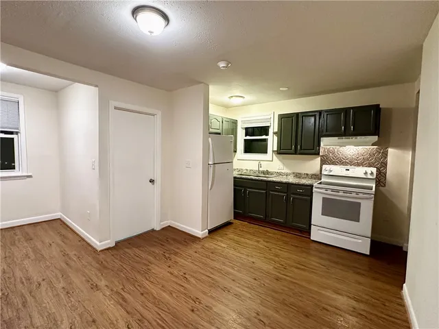 $2,300 | 800 Oakland Beach Avenue, Unit B, Warwick, RI 02889