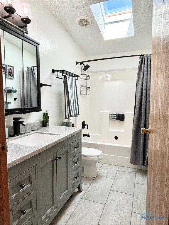 45 South Stadium Road Oregon, OH 43616 - Photo 31 of 50 Remodeled hallway bathroom.