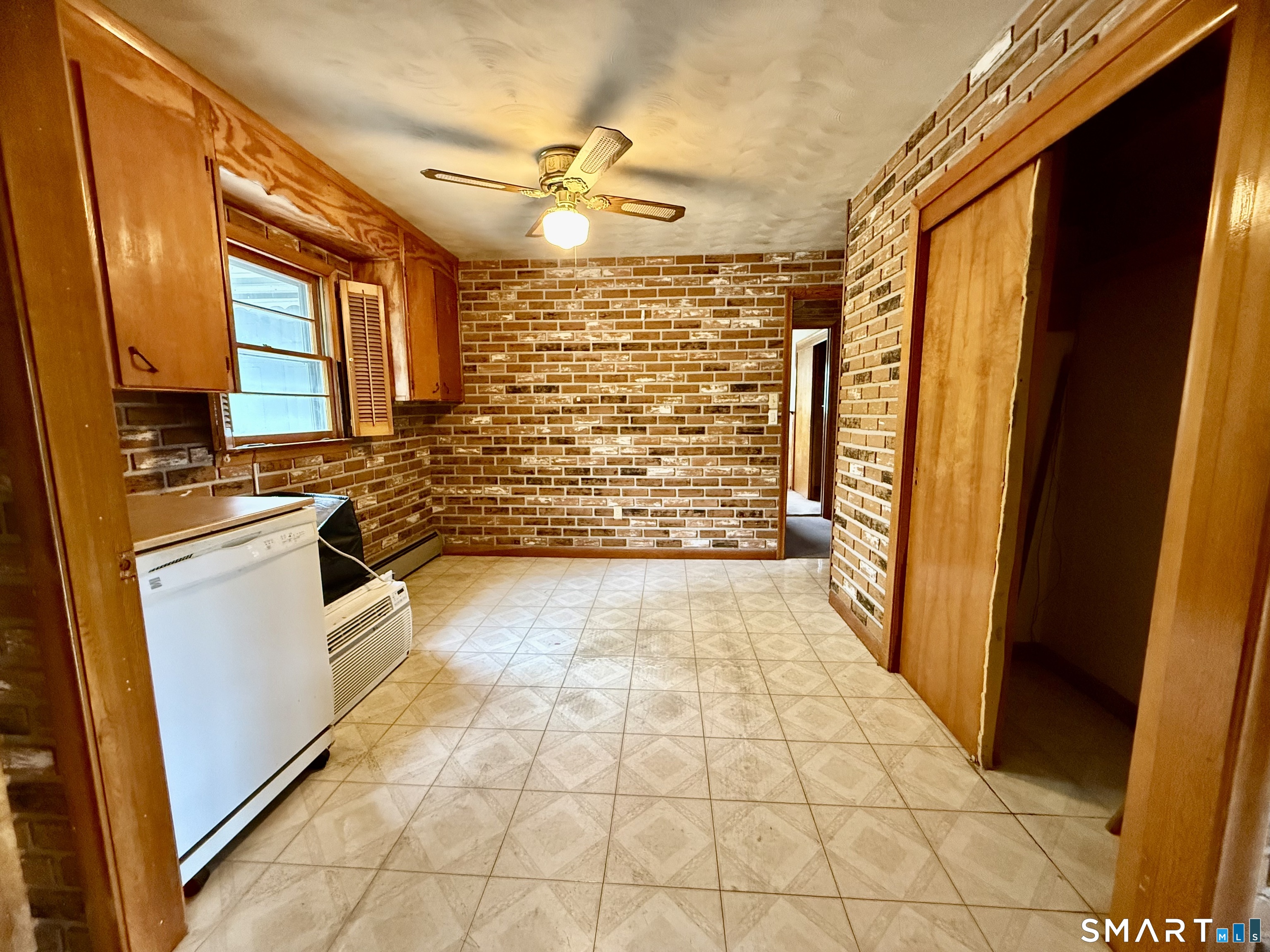 403 Woodtick Road Waterbury, CT 06705 - Photo 7 of 23