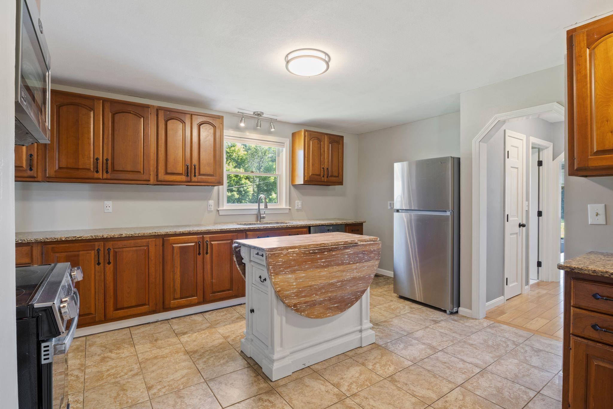 131 1/2 Littleworth Road Dover, NH 03820 - Photo 10 of 57 Gallery Image 10