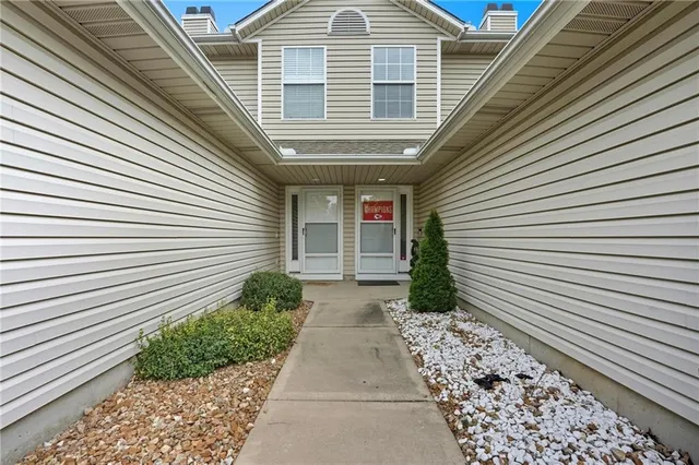 $199,000 | 1335 Southeast Broadway Circle, Lee's Summit, MO 64081