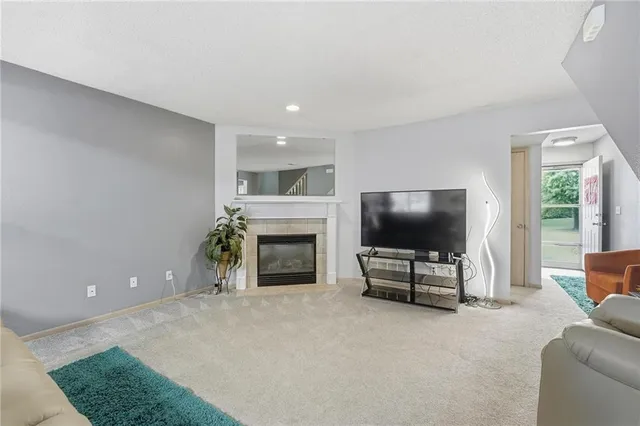 $199,000 | 1335 Southeast Broadway Circle, Lee's Summit, MO 64081