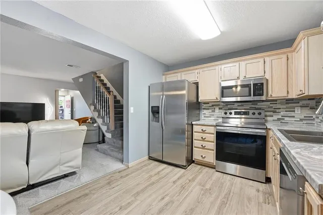 $199,000 | 1335 Southeast Broadway Circle, Lee's Summit, MO 64081