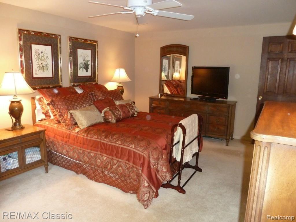 33745 Quaker Valley Road Farmington, MI 48331 - Photo 26 of 53 P1040624.jpg
