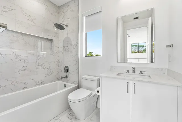 $2,200,000 | 691 Kingsbridge Street, Boca Raton, FL 33487