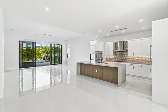 $2,200,000 | 691 Kingsbridge Street, Boca Raton, FL 33487