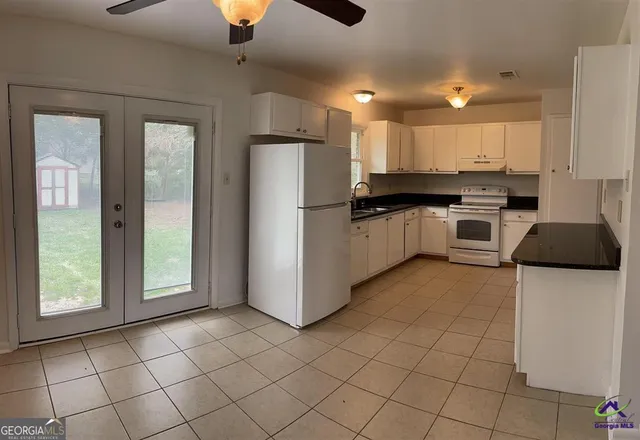 $1,350 | 321 Mary Lane, Warner Robins, GA 31088