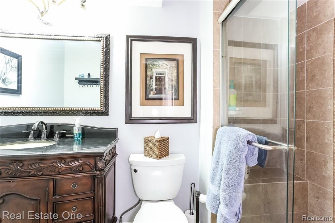 42374 Cherry Hill Road Novi, MI 48375 - Photo 15 of 40 019-Master_Bathroom-5925790-medium.jpg