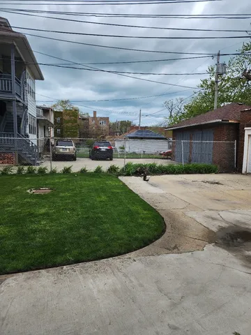 a view of a back yard of the house