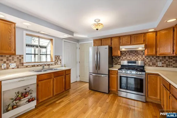 $3,500 | 418 Union Avenue, Unit 1, Rutherford, NJ 07070