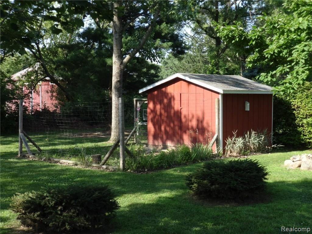 2705 Hubert Road Brighton, MI 48114 - Photo 18 of 20 image.jpg