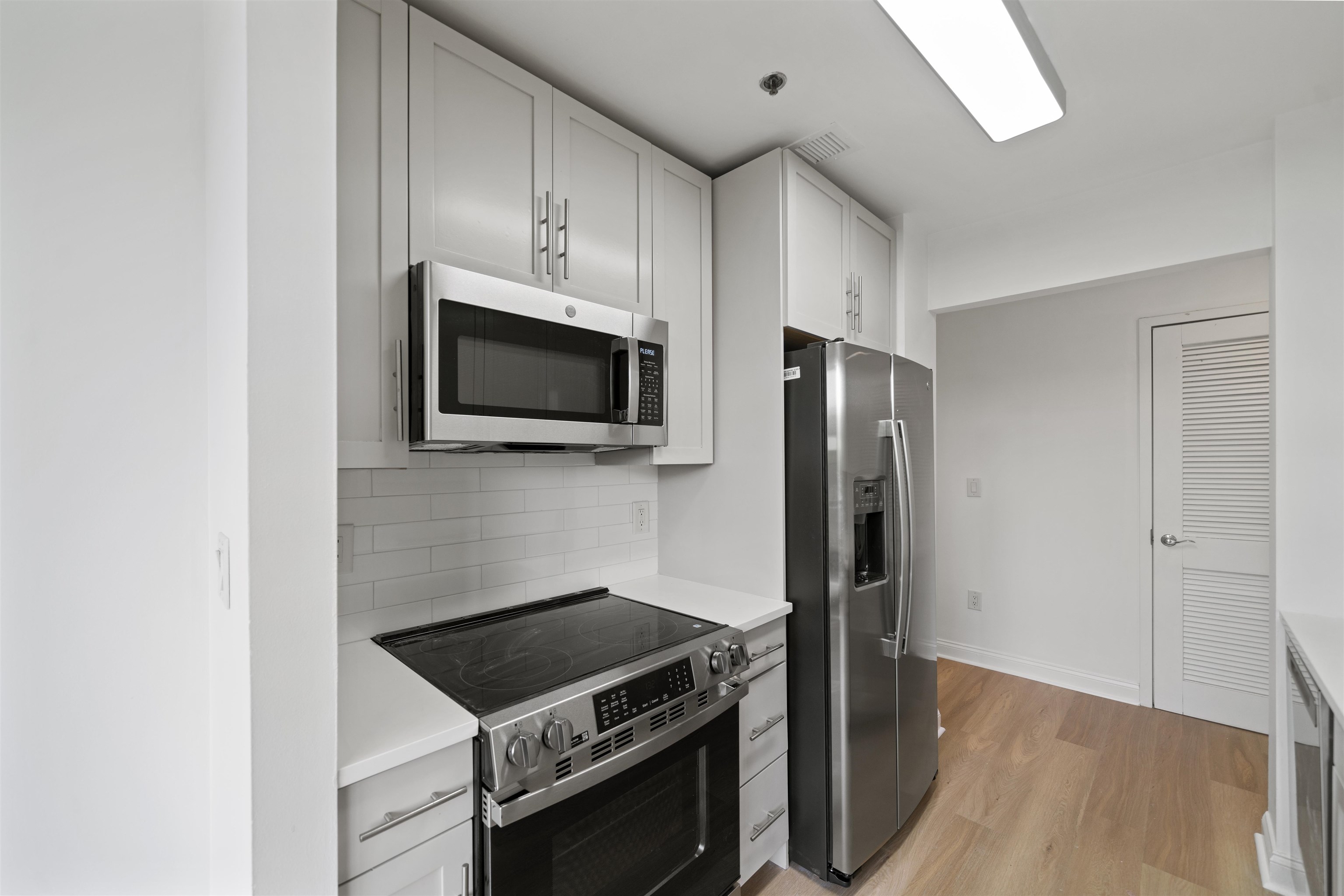 99 Gorge Road, Unit 711 Edgewater, NJ 07020 - Photo 11 of 16