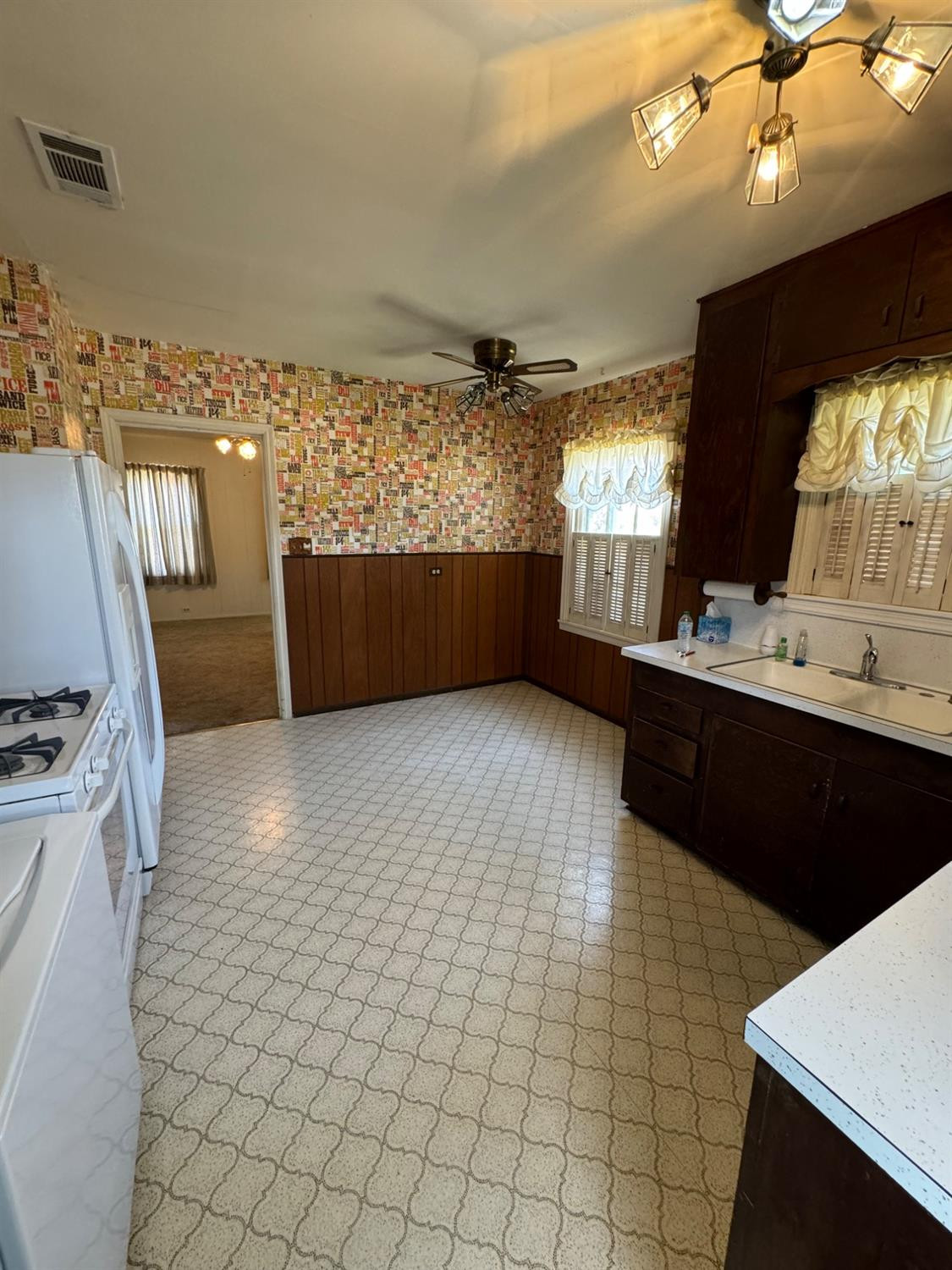 224 Southeast Alpine Plainview, TX 79072 - Photo 8 of 14 Photo 8