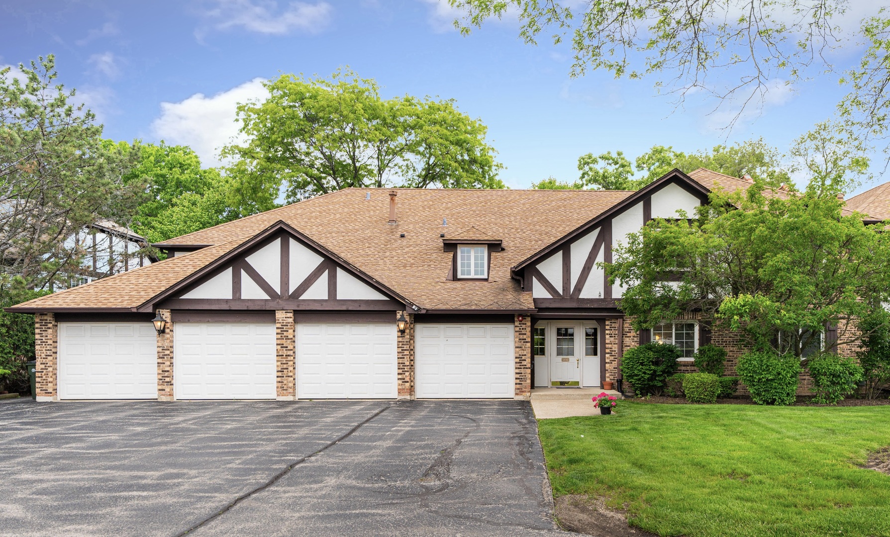 5806 Wolf Road, Unit B4 Western Springs, IL 60558 - Photo 1 of 17 Gallery Image 1