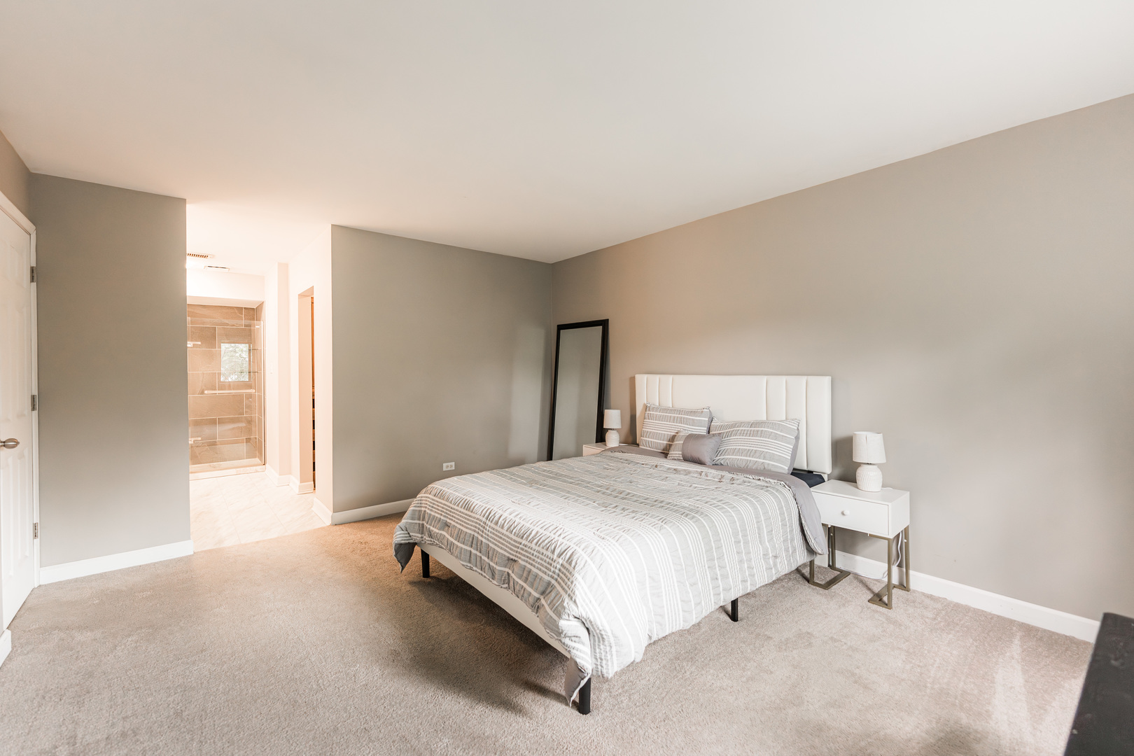5806 Wolf Road, Unit B4 Western Springs, IL 60558 - Photo 11 of 17 Gallery Image 11