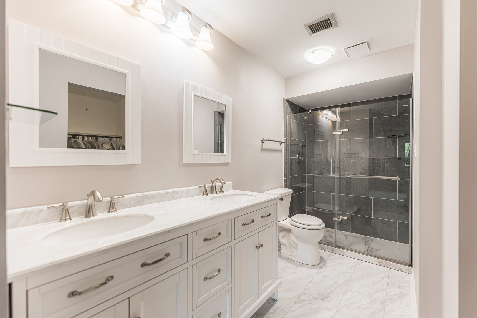 5806 Wolf Road, Unit B4 Western Springs, IL 60558 - Photo 12 of 17 Gallery Image 12