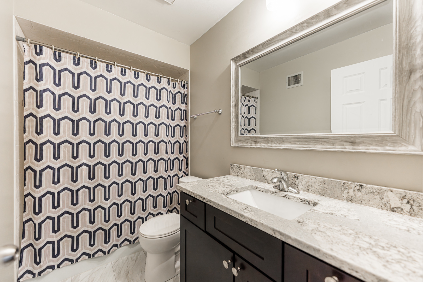 5806 Wolf Road, Unit B4 Western Springs, IL 60558 - Photo 15 of 17 Gallery Image 15