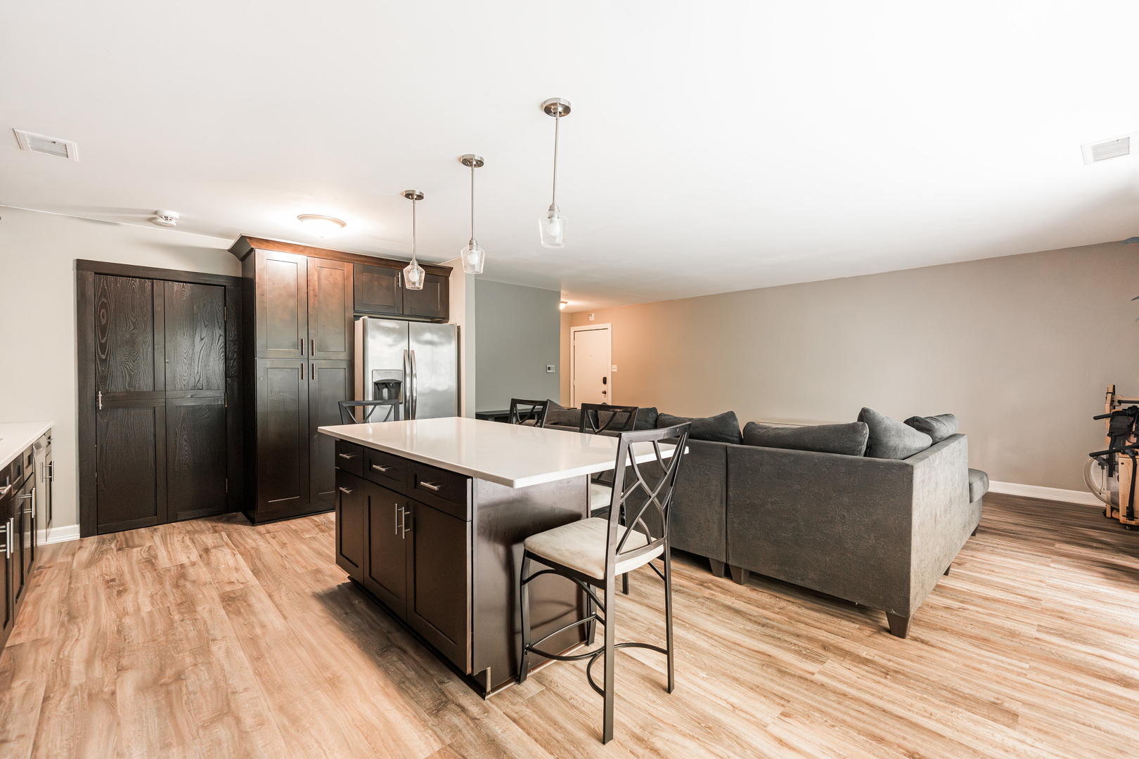 5806 Wolf Road, Unit B4 Western Springs, IL 60558 - Photo 5 of 17 Gallery Image 5