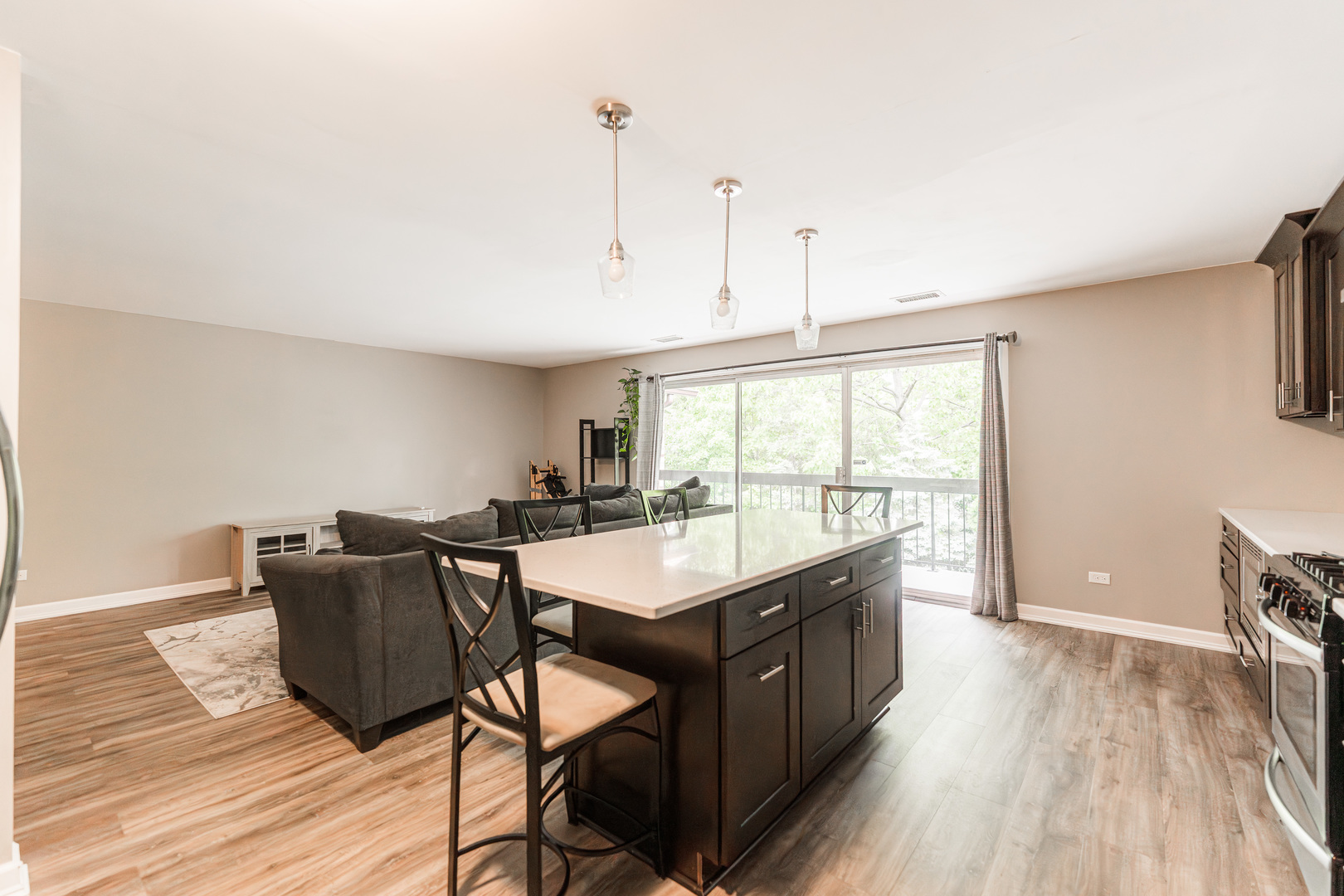 5806 Wolf Road, Unit B4 Western Springs, IL 60558 - Photo 7 of 17 Gallery Image 7