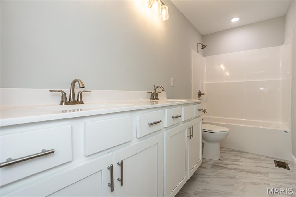 652 North Kansas Street, Unit 652A & B Edwardsville, IL 62025 - Photo 18 of 46