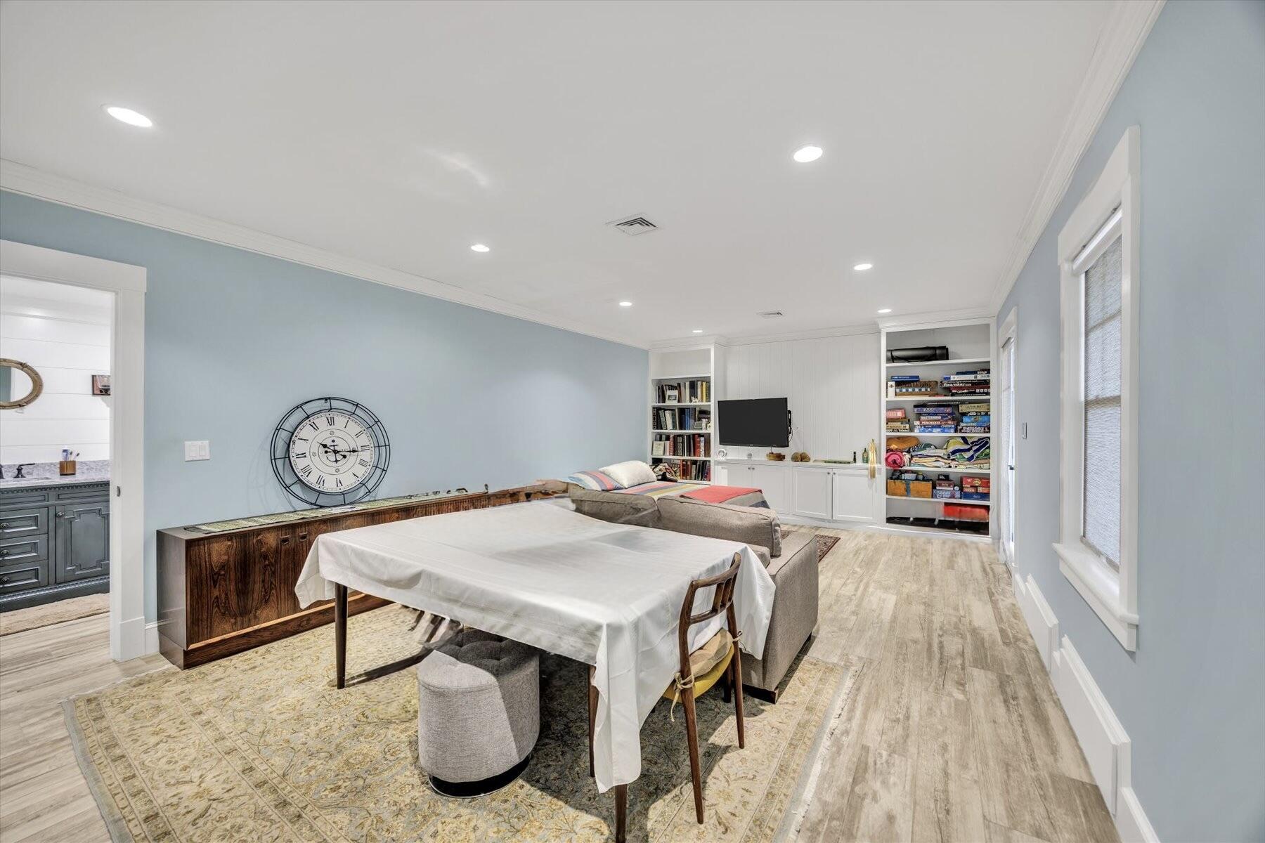 140 Summersea Road Mashpee, MA 02649 - Photo 26 of 39 a view of a dining hall with furniture