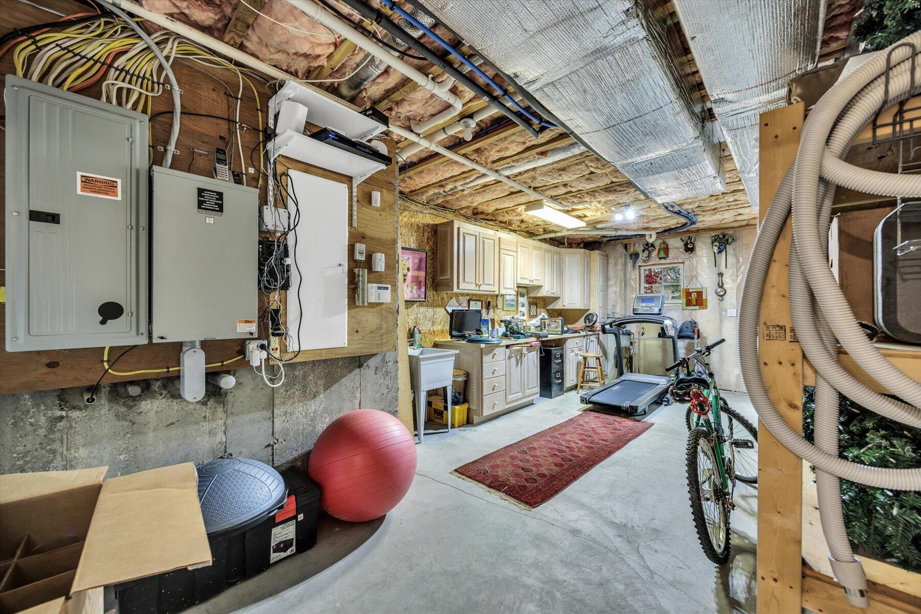 140 Summersea Road Mashpee, MA 02649 - Photo 29 of 39 a very nice looking room with many windows