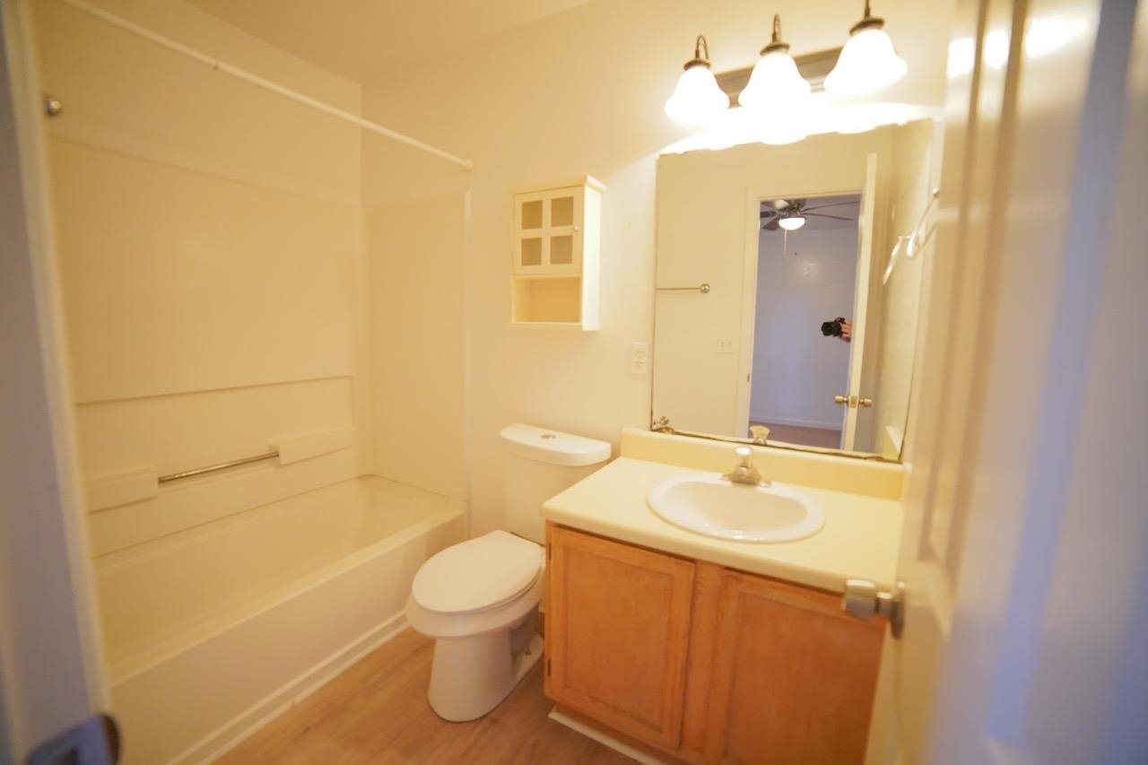 1264 Ocala Road, Unit B Tallahassee, FL 32304 - Photo 3 of 28