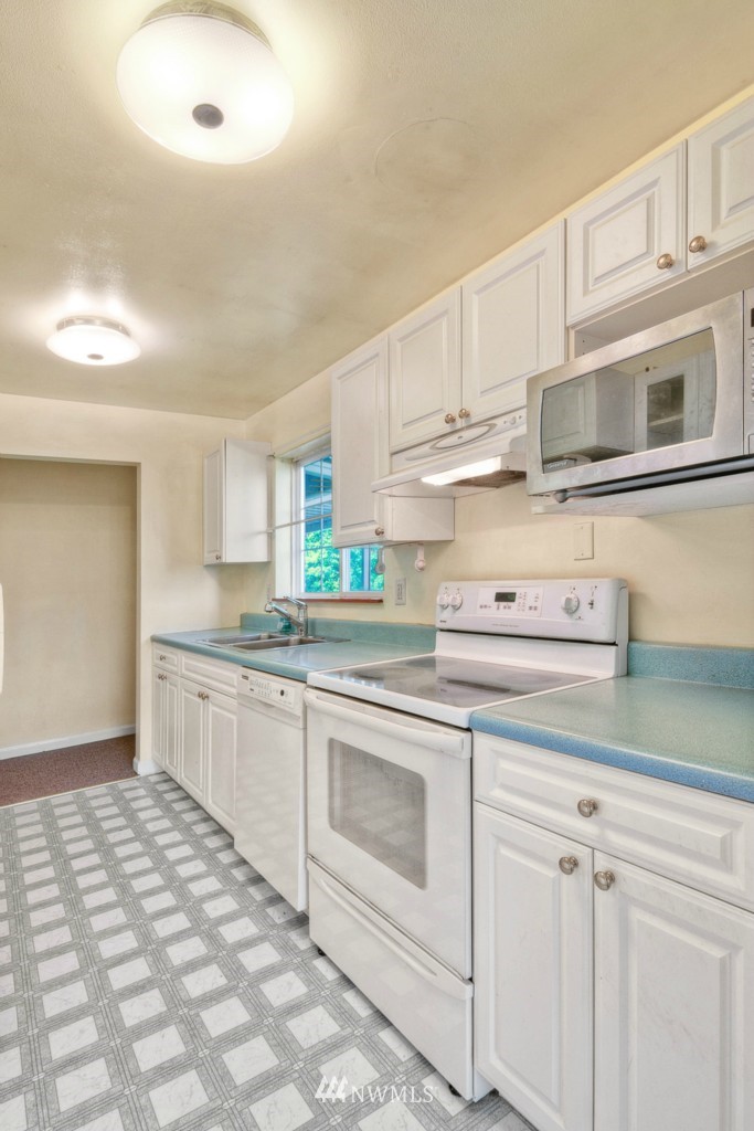 302 Northwest 2nd Place Renton, WA 98057 - Photo 2 of 13