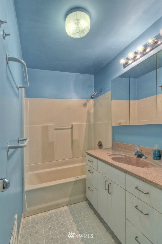 302 Northwest 2nd Place Renton, WA 98057 - Photo 5 of 13