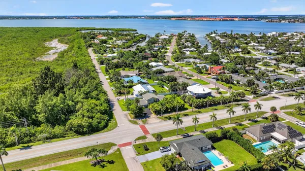 $3,600 | 2025 South Ocean Drive, Fort Pierce, FL 34949