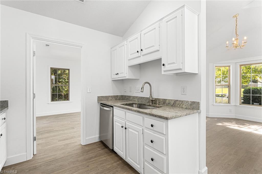 528 Fox Ridge Road Greensboro, NC 27406 - Photo 11 of 32 Kitchen
