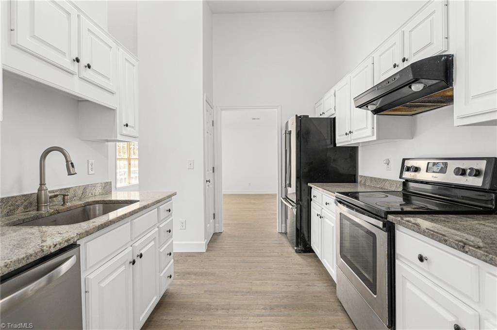 528 Fox Ridge Road Greensboro, NC 27406 - Photo 13 of 32 Kitchen
