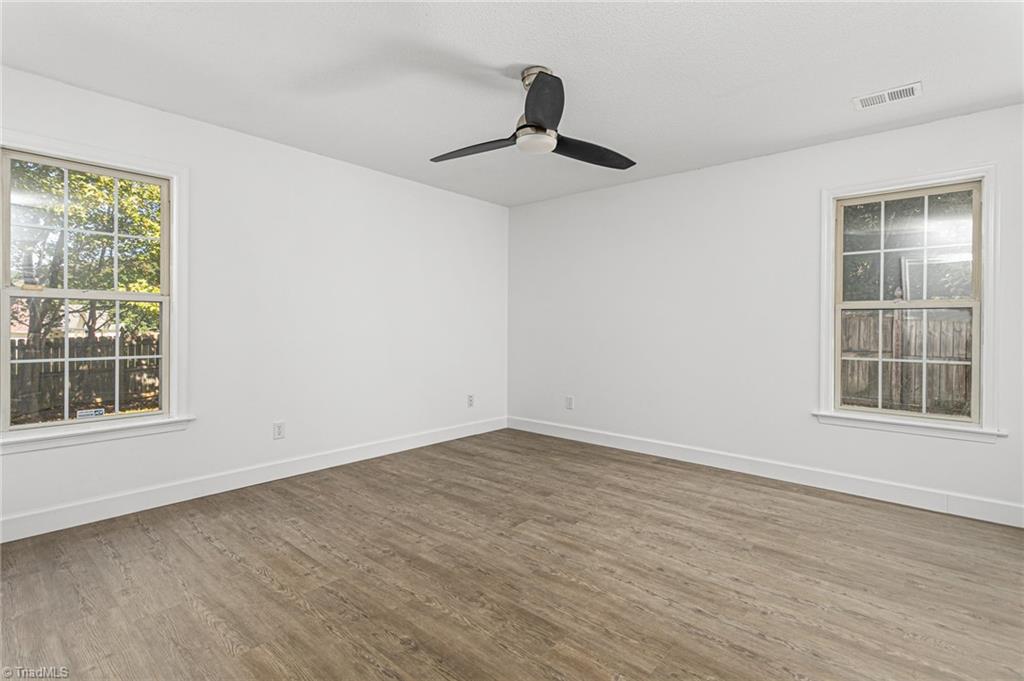 528 Fox Ridge Road Greensboro, NC 27406 - Photo 16 of 32 Primary Bedroom