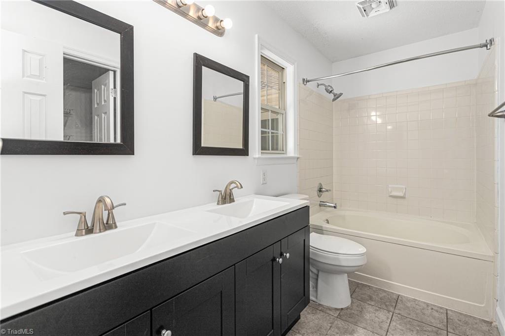 528 Fox Ridge Road Greensboro, NC 27406 - Photo 19 of 32 Primary Bathroom