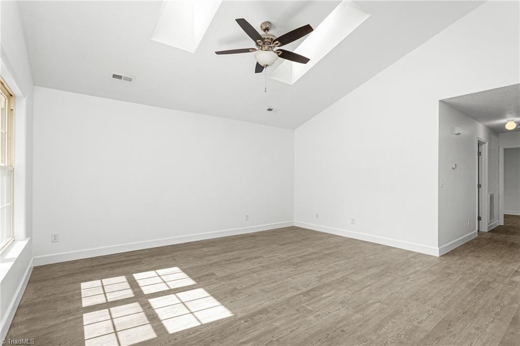 528 Fox Ridge Road Greensboro, NC 27406 - Photo 4 of 32 Living Room