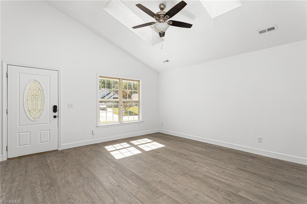 528 Fox Ridge Road Greensboro, NC 27406 - Photo 5 of 32 Living Room