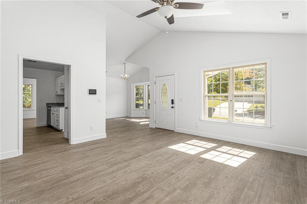 528 Fox Ridge Road Greensboro, NC 27406 - Photo 6 of 32 Living Room