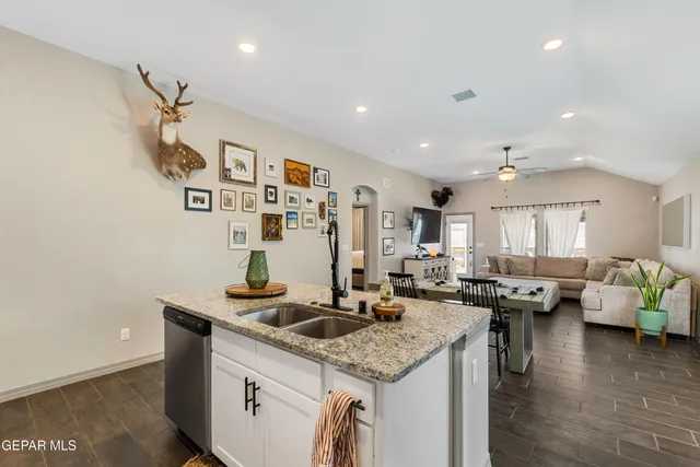 $267,700 | 232 Reigate Drive, Horizon City, TX 79928